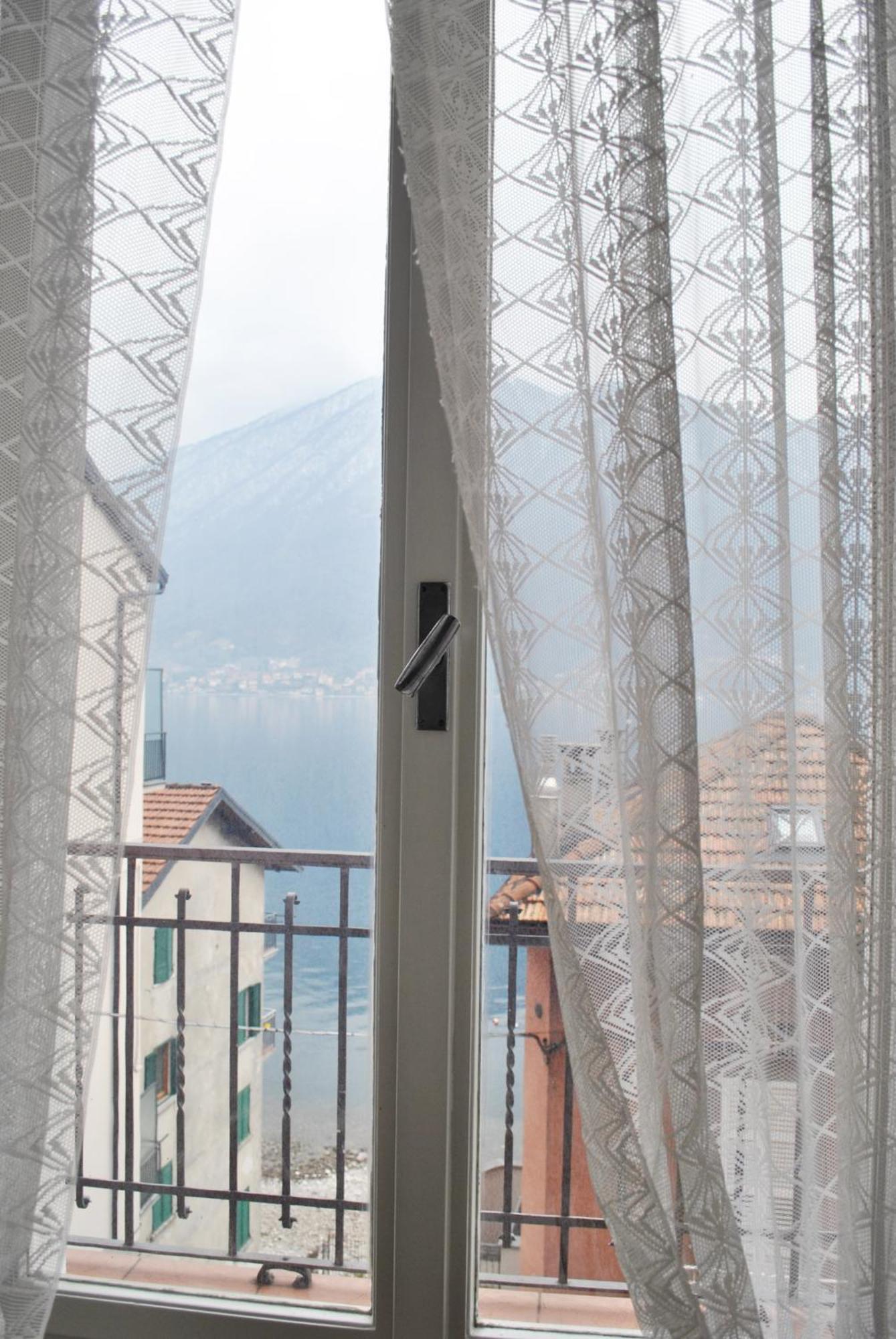 The Romantic Village House - Apartments With Lake View Colonno Buitenkant foto