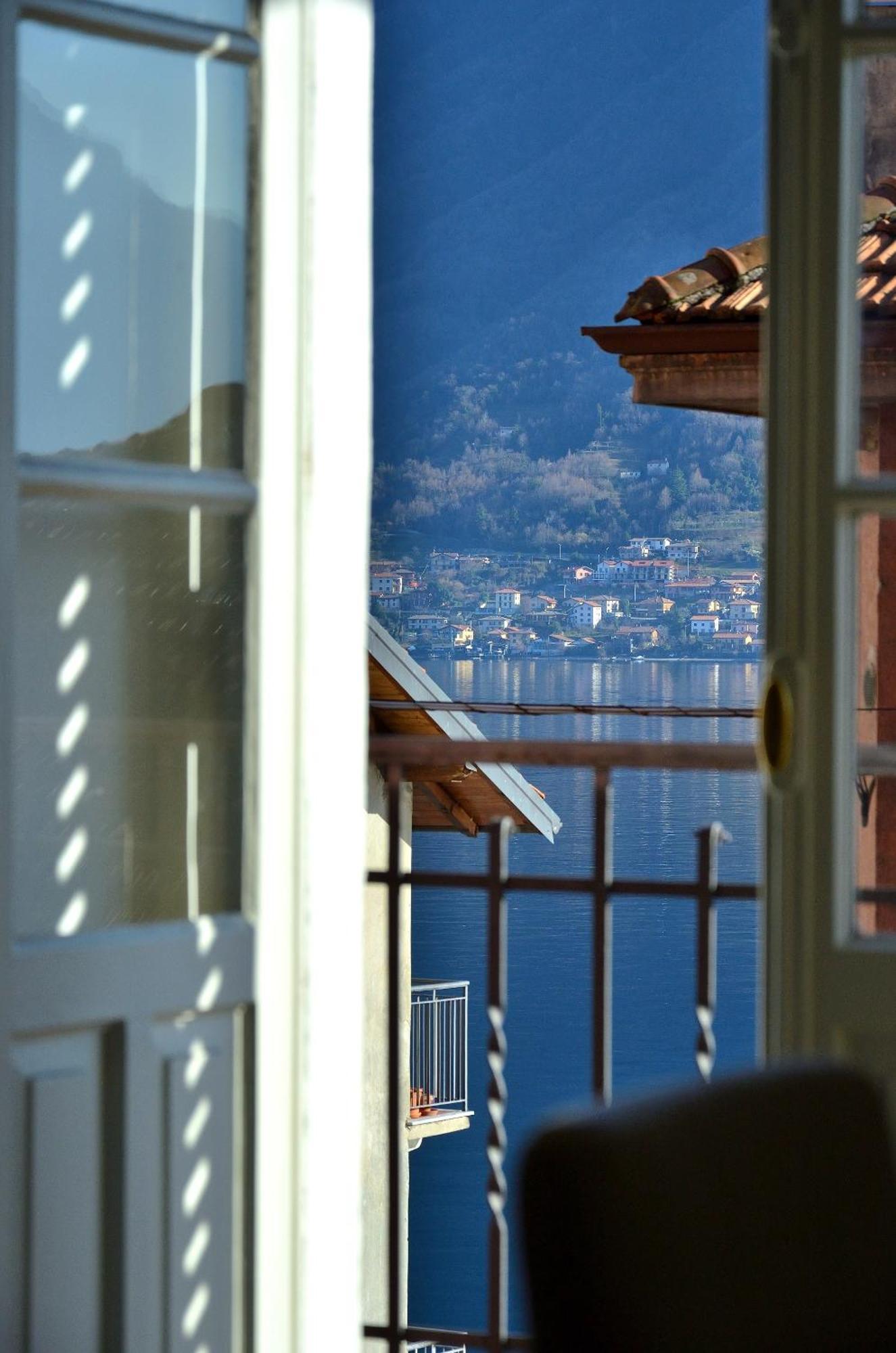 The Romantic Village House - Apartments With Lake View Colonno Buitenkant foto