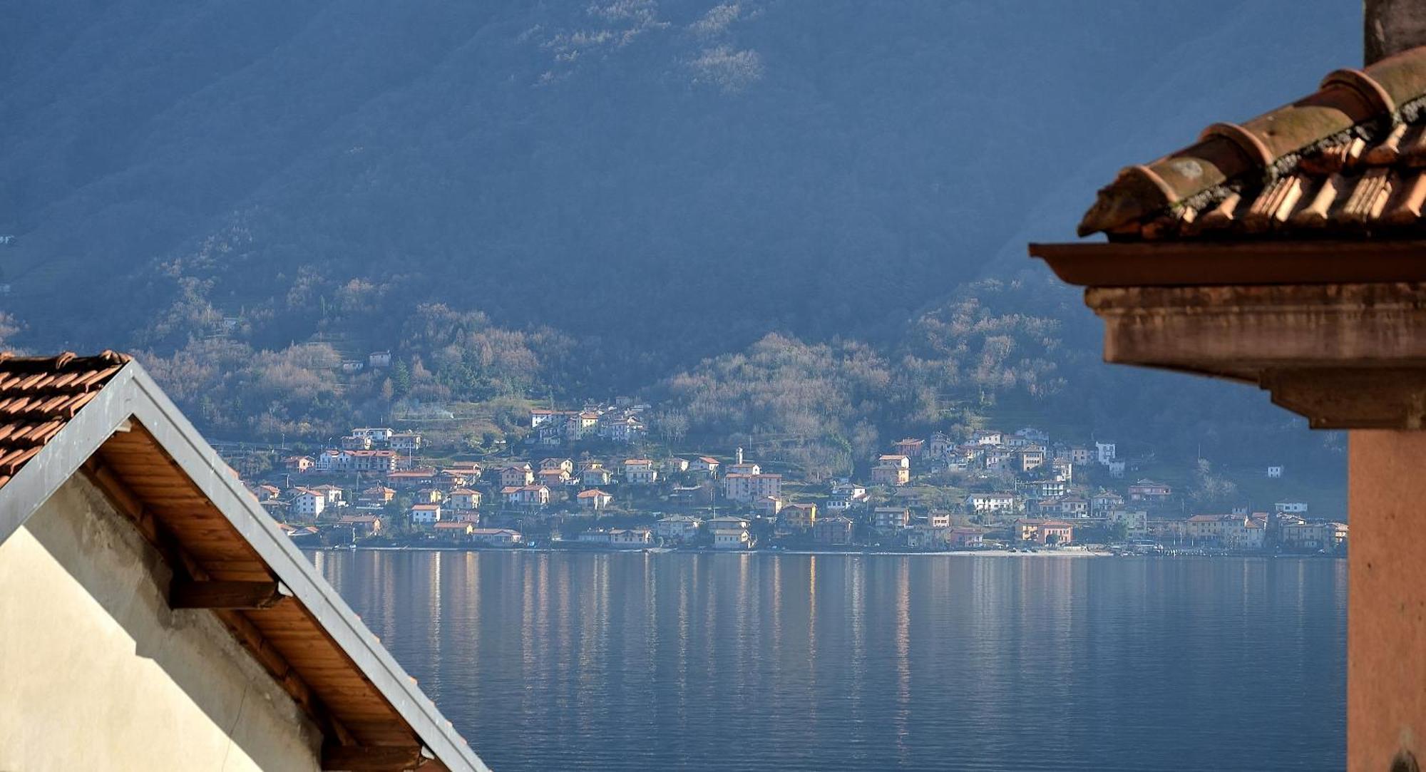 The Romantic Village House - Apartments With Lake View Colonno Buitenkant foto